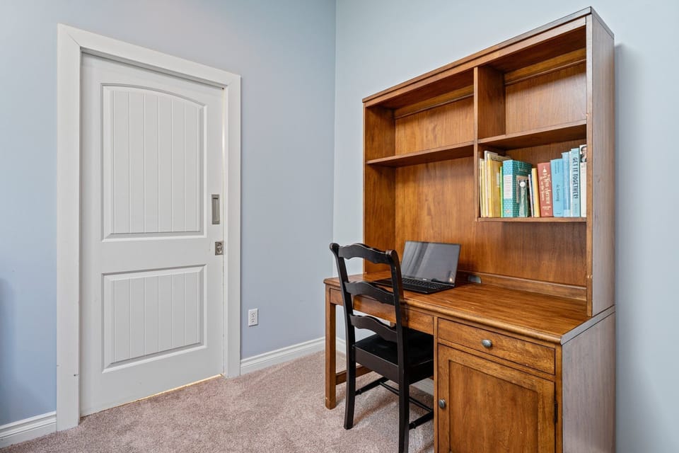 Dediciated workspace in the third bedroom.