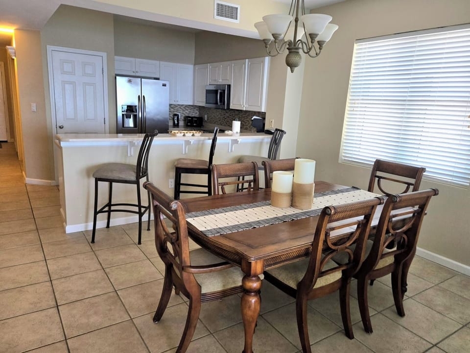 Dining Room & Kitchen
