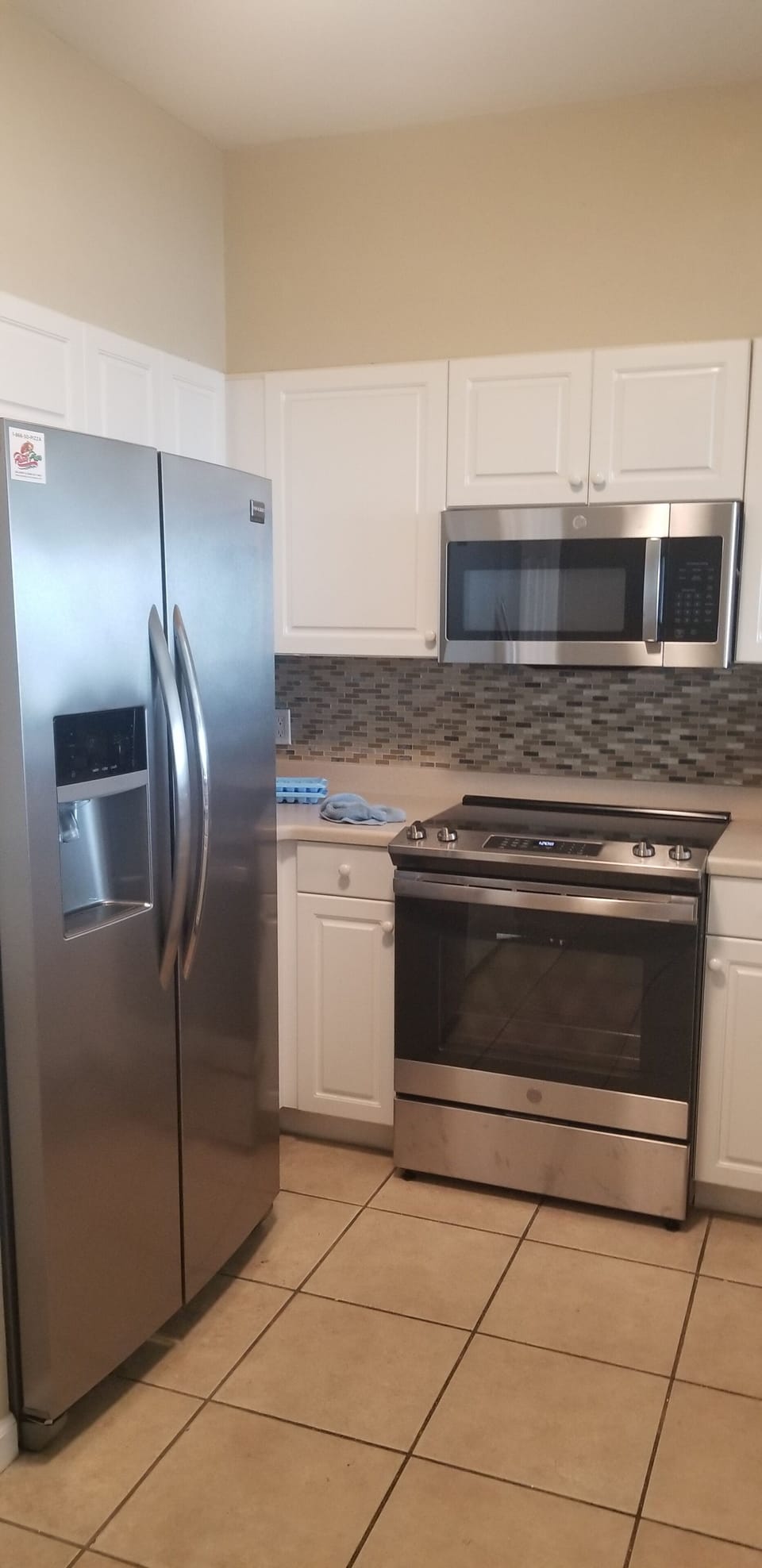 Fully equipped kitchen with Refrigerator, oven, microwave & dishwasher
