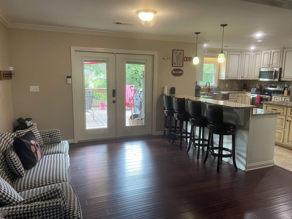 Kitchen bar area with seating for 4