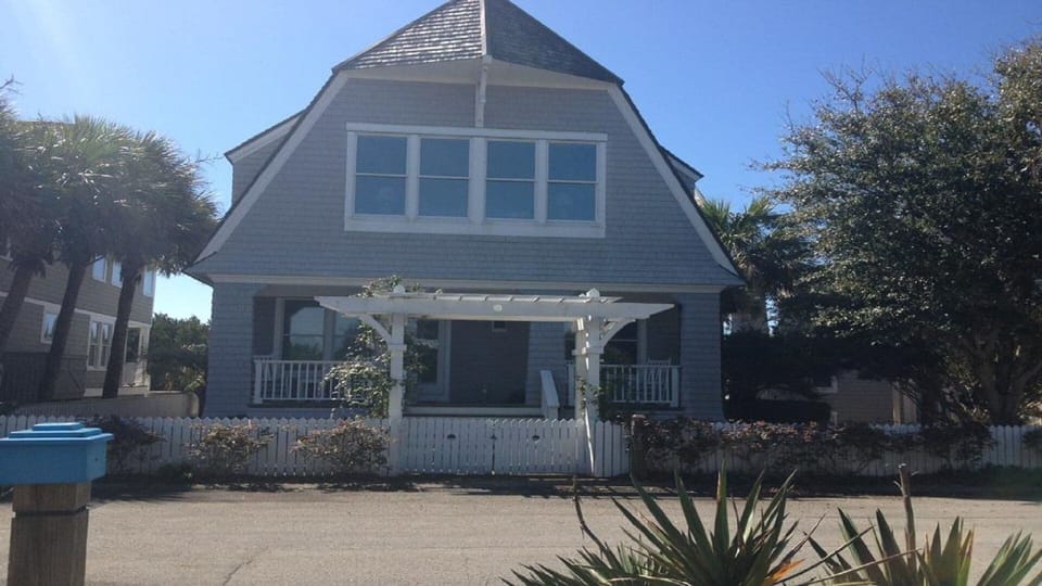 Beautiful Harbor Village Home