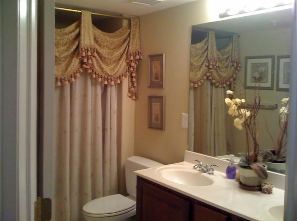 2 Full bathrooms!