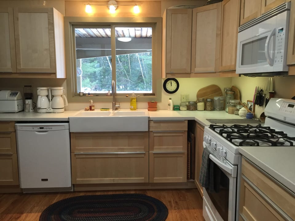Kitchen with view to the driveway.