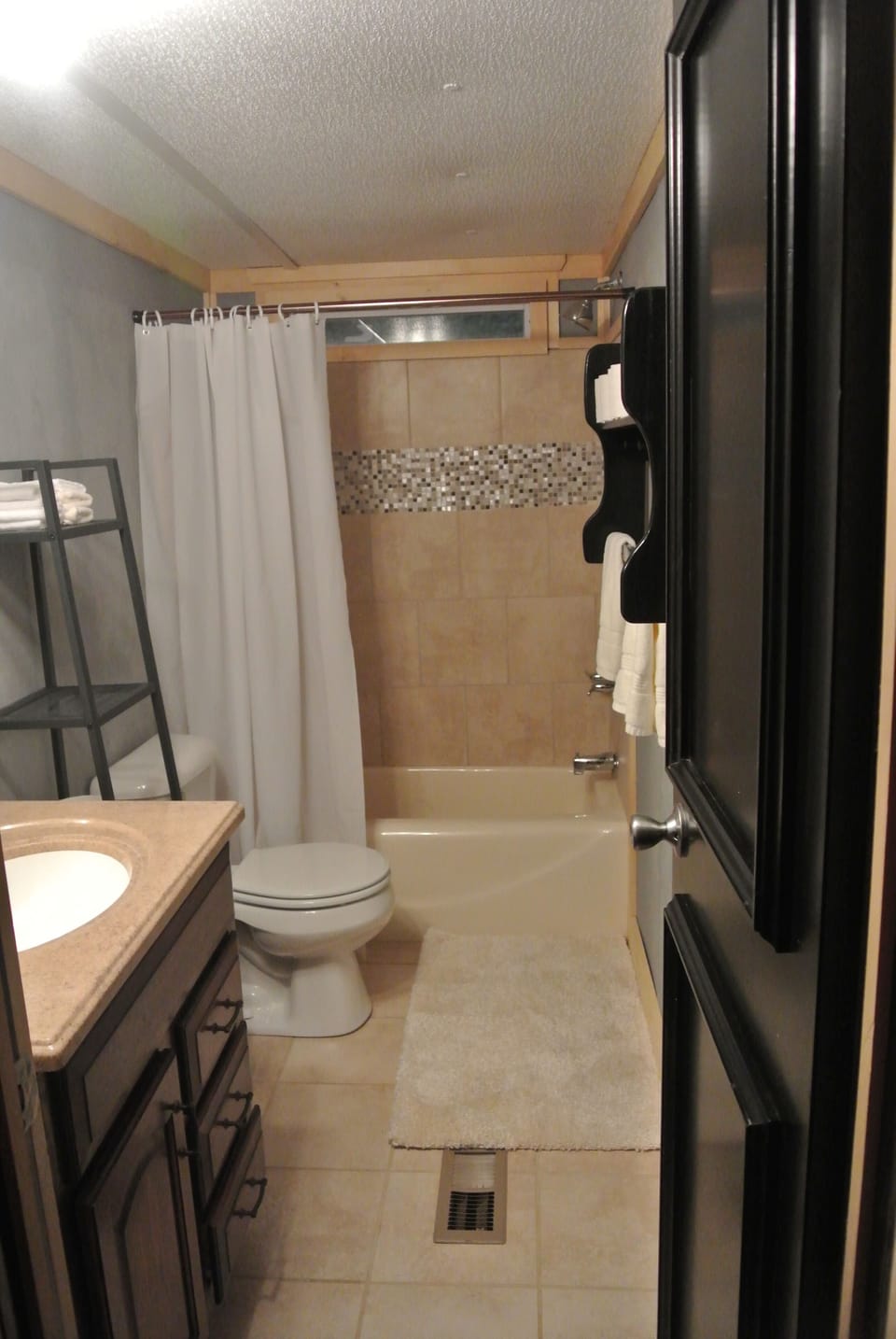 Hall bath
