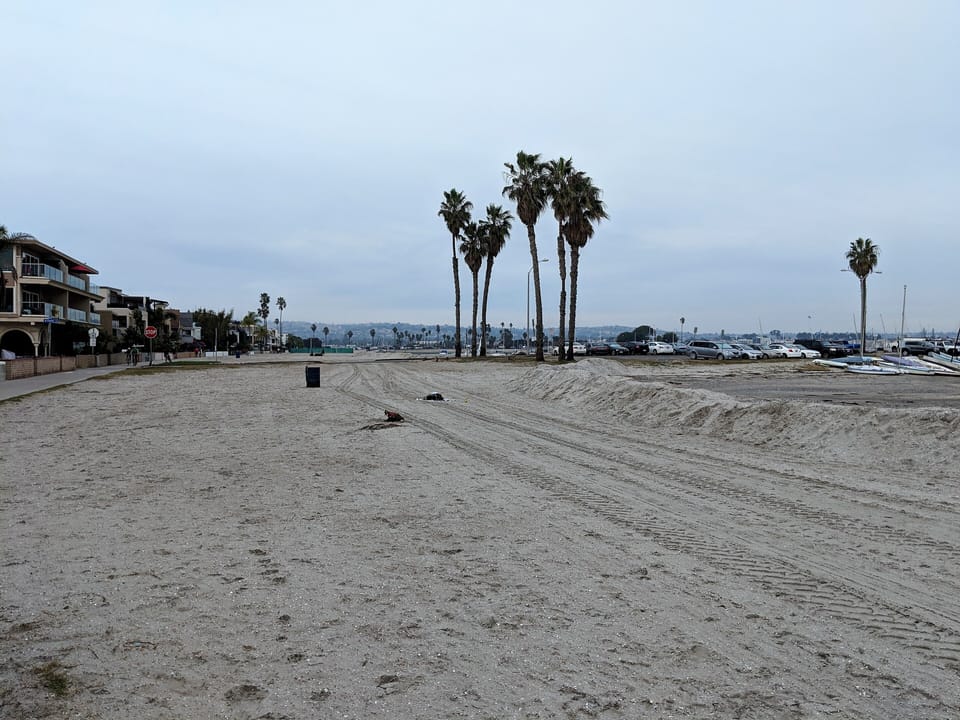 Additional free public parking on El Carmel Pt a short stroll up Bayside Walk