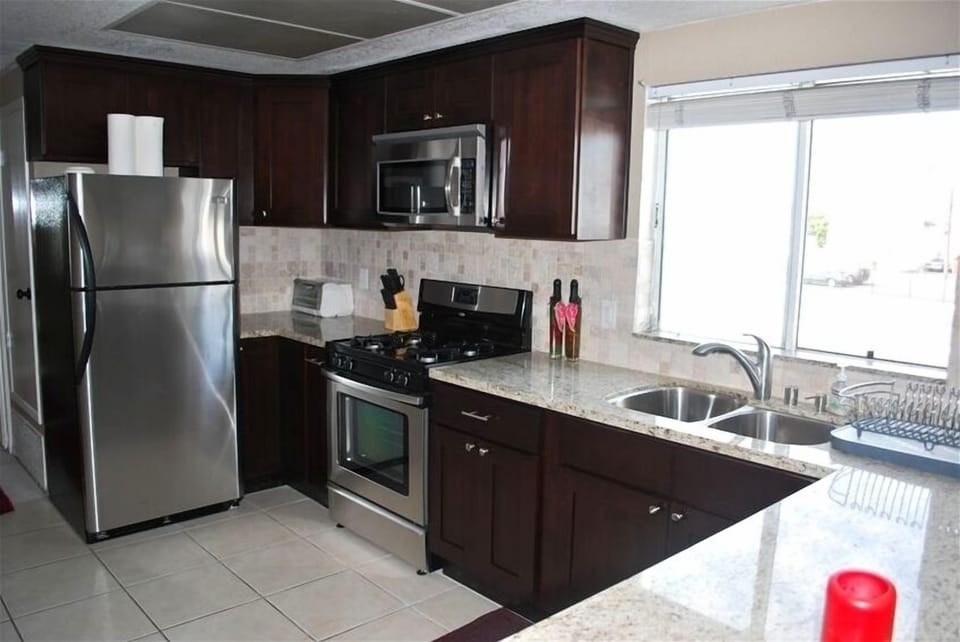Fully Equipped Kitchen with State of the Art High End Stainless Steel Appliances