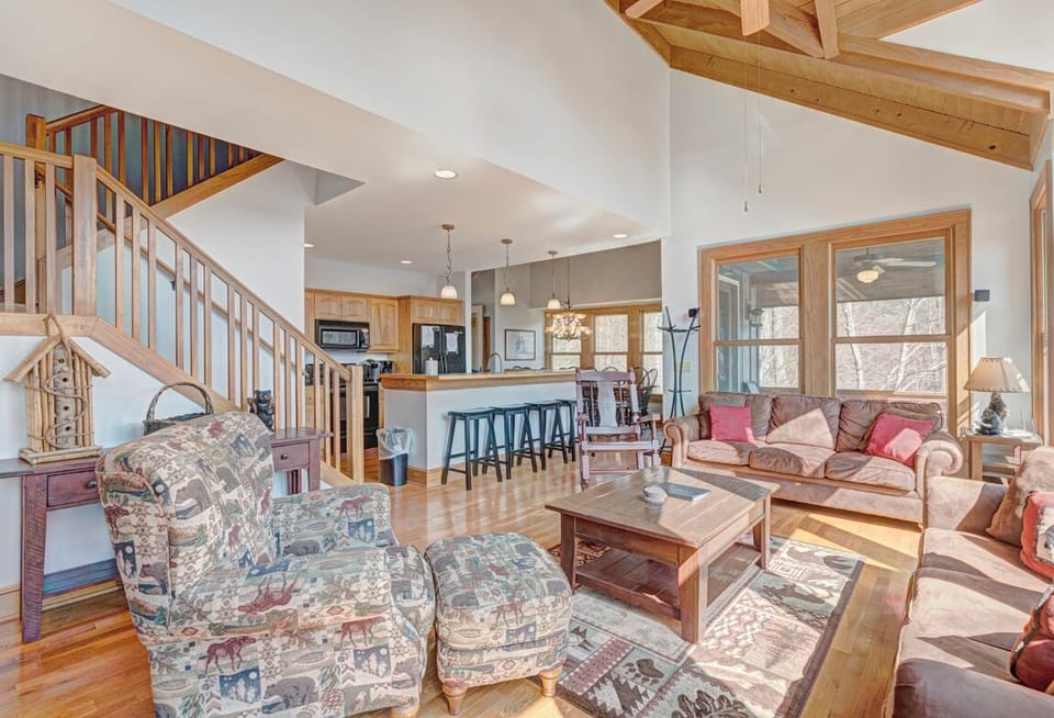 Open Floor Plan--- Kitchen/Dining/Living Rooms