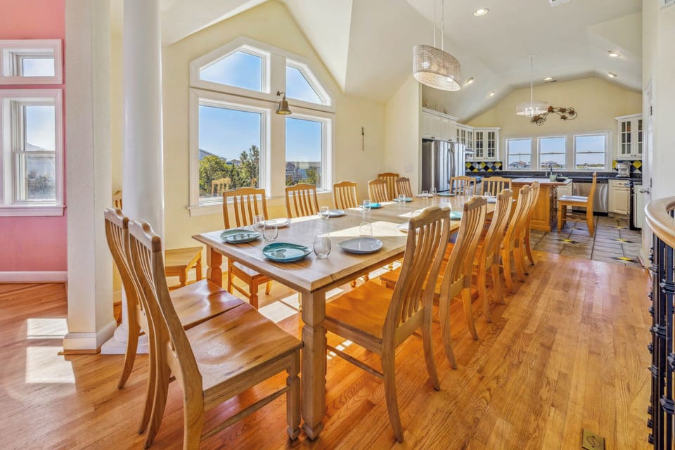 Surf or Sound Realty - 787 - Selah - Dining Area -1