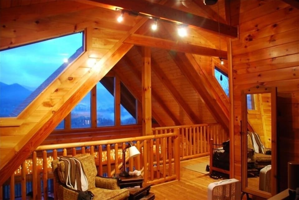 Large spacious master bedroom with loft day-bed.