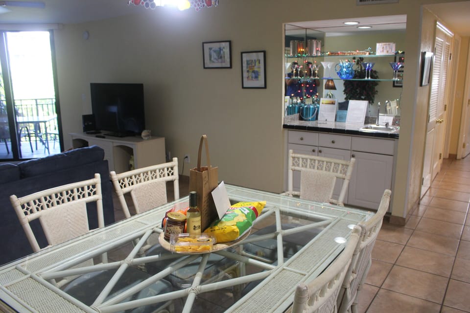 Dining Area and Wet Bar