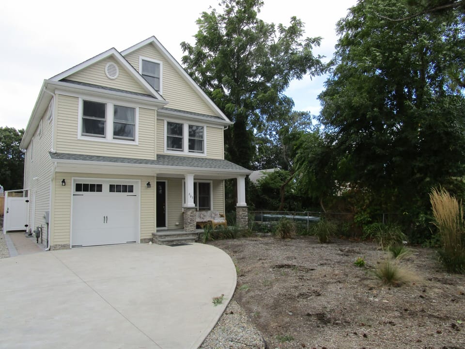 House with front yard 