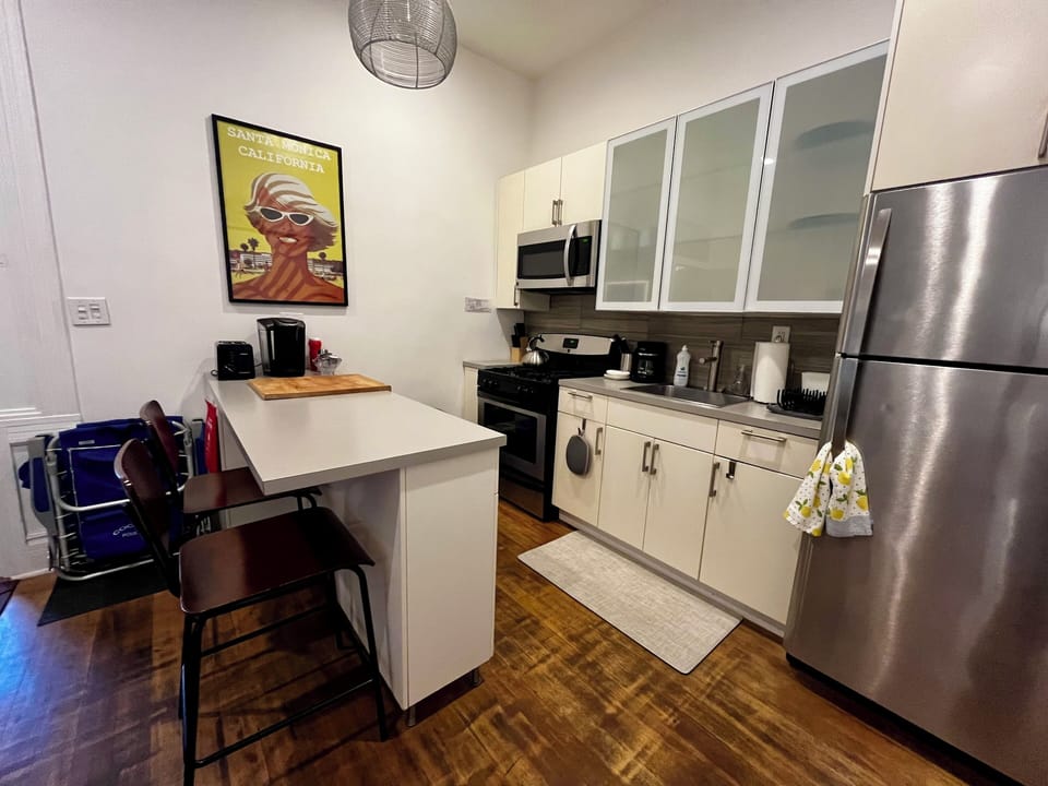 Full kitchen 