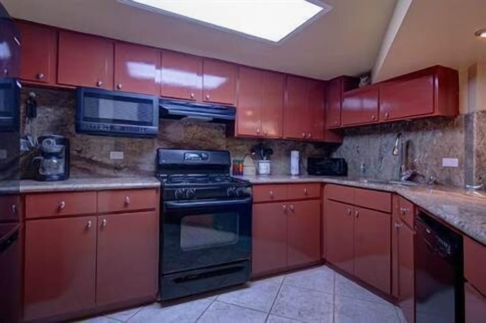 Gourmet Kitchen II
