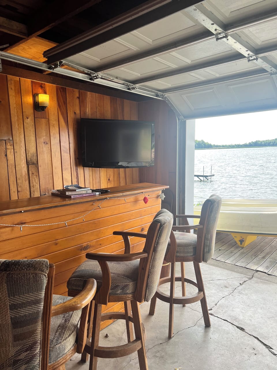 Inside boathouse ~ bar, stools, smart TV