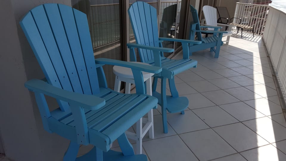 Bar height swivel chairs to view the aquatic life and sunsets over the railings.
