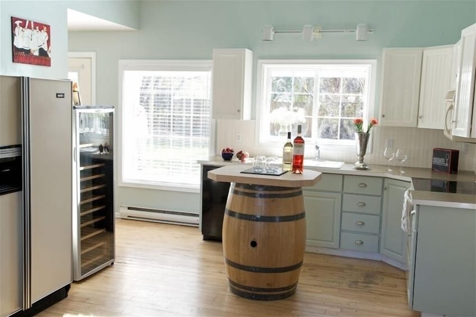 South facing, bright open kitchen with vaulted ceiling