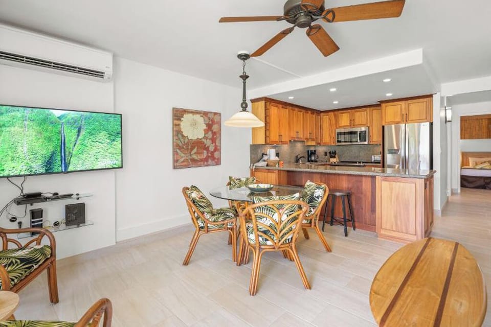 Kitchen dining area