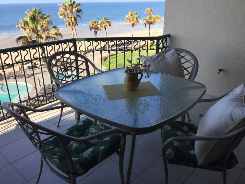 Balcony table for 4