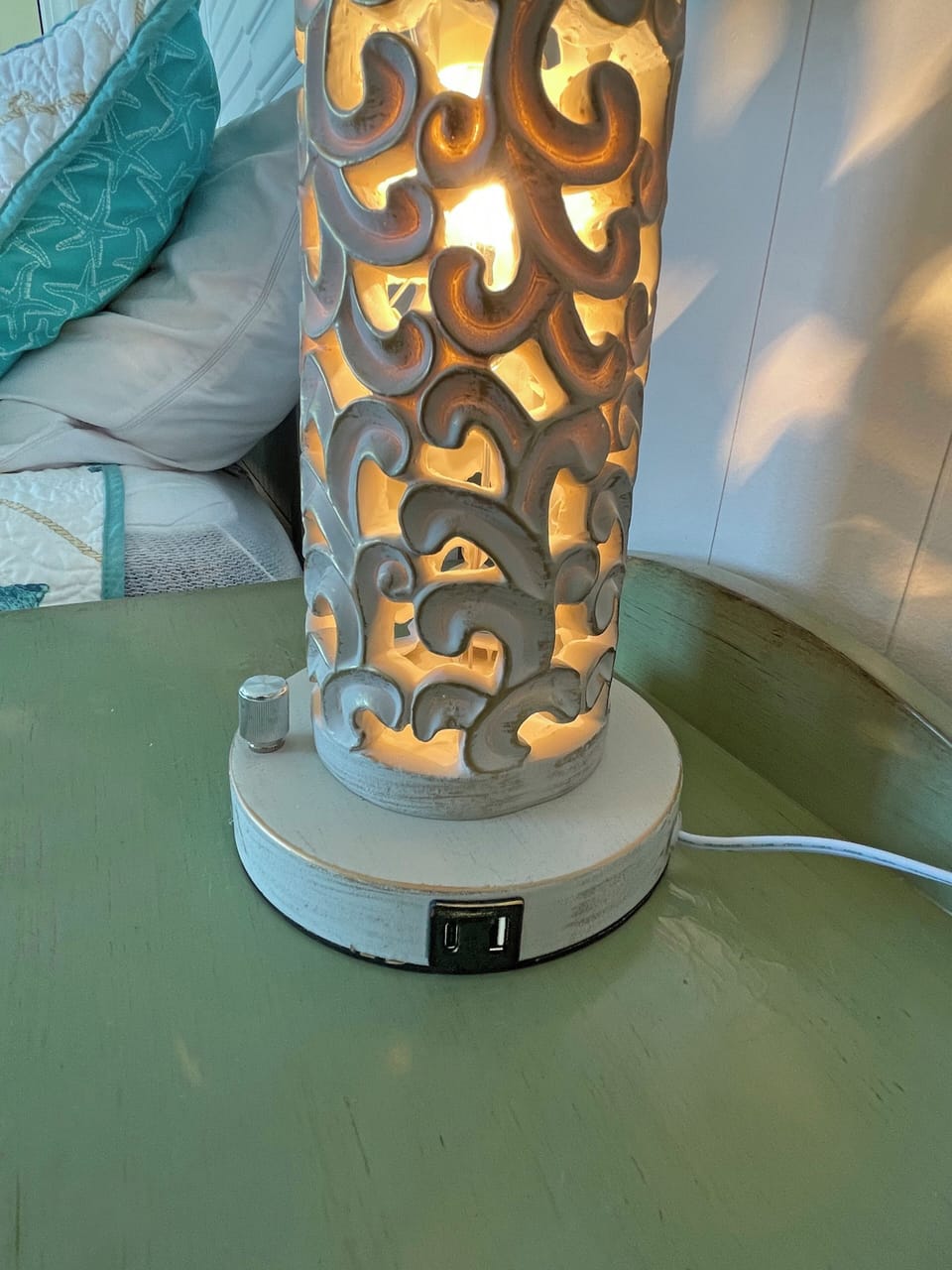 Primary now features new 3-setting lamps with outlet and charging ports.