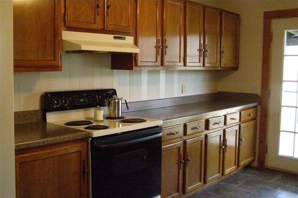 Kitchen 12'X15', Microwave, Stove, Refrig., Dishwasher, Coffee Maker, Cookware.