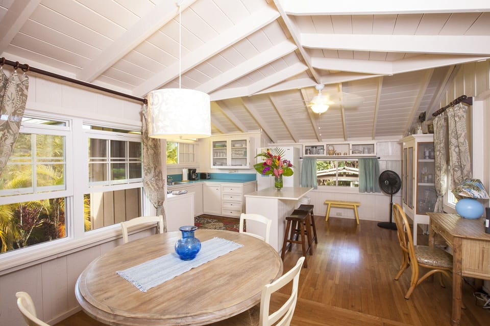 Palaka Cottage Kitchen and Dining