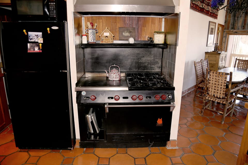 Wolf range and indoor gas grill.
