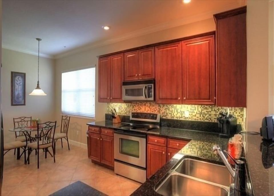 Gourmet kitchen