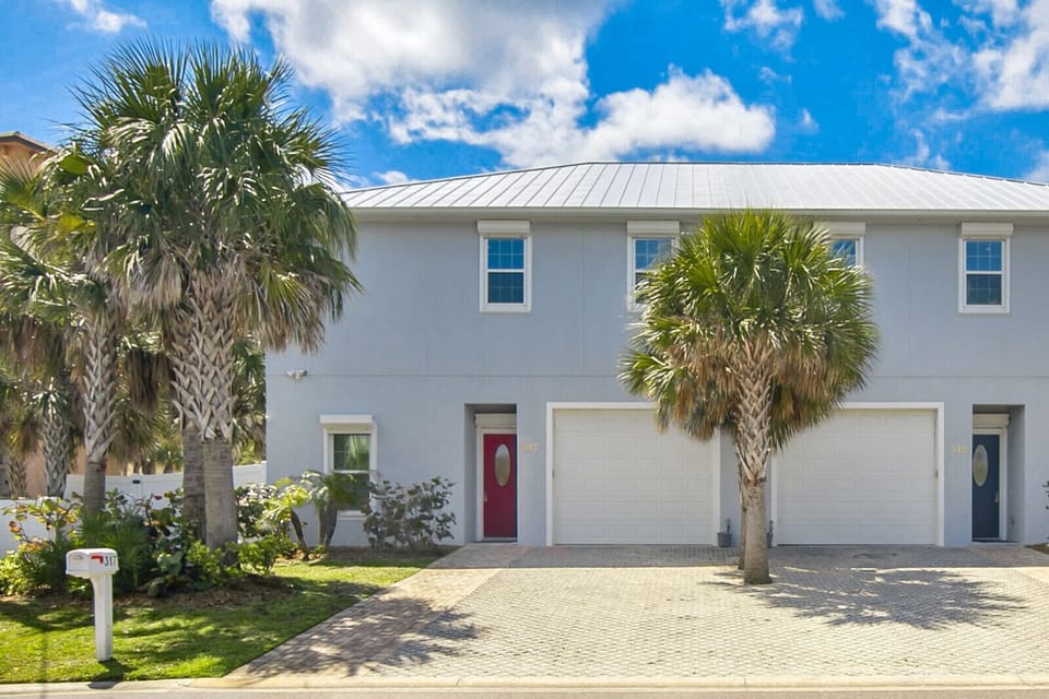 Spacious modern home with Garage