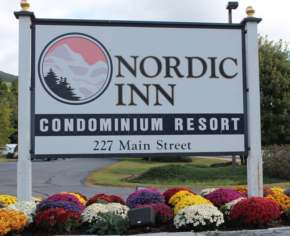 Walk to restaurants, shops and bars from this convenient, in-town resort.