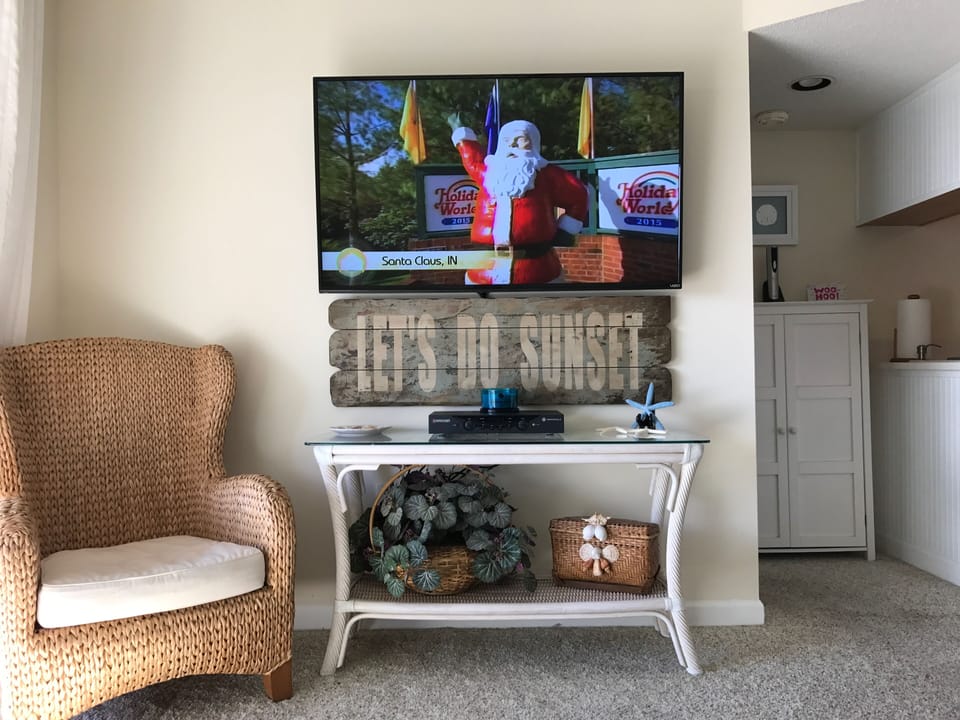 55" Flat Screen with HD cable, Netflix and Other Apps
