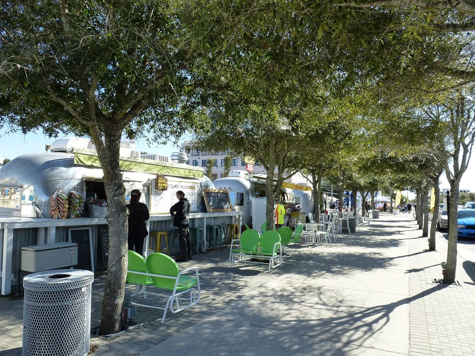Seaside is 1.5 miles away w/ food trucks, shops, restaurants & activities