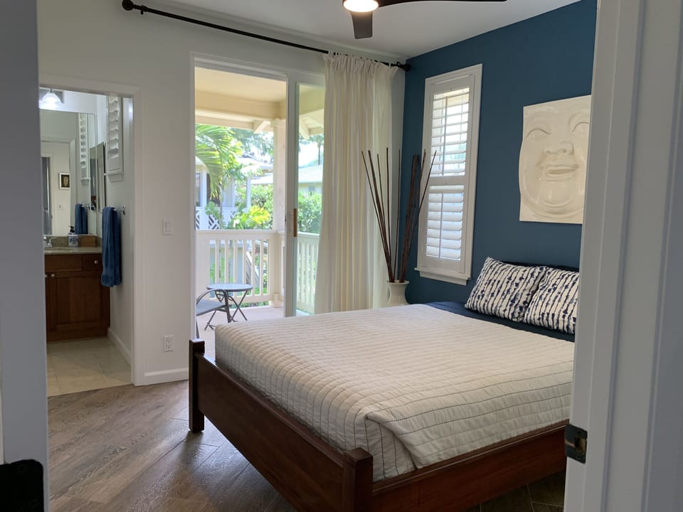 "Buddha room" Queen bed and lanai