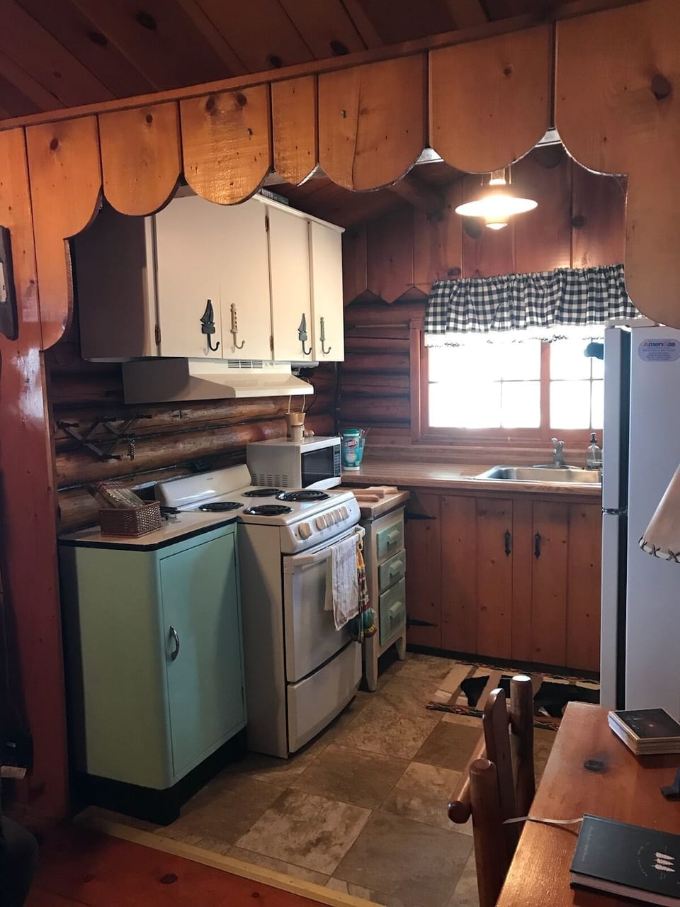 efficient and cute kitchen