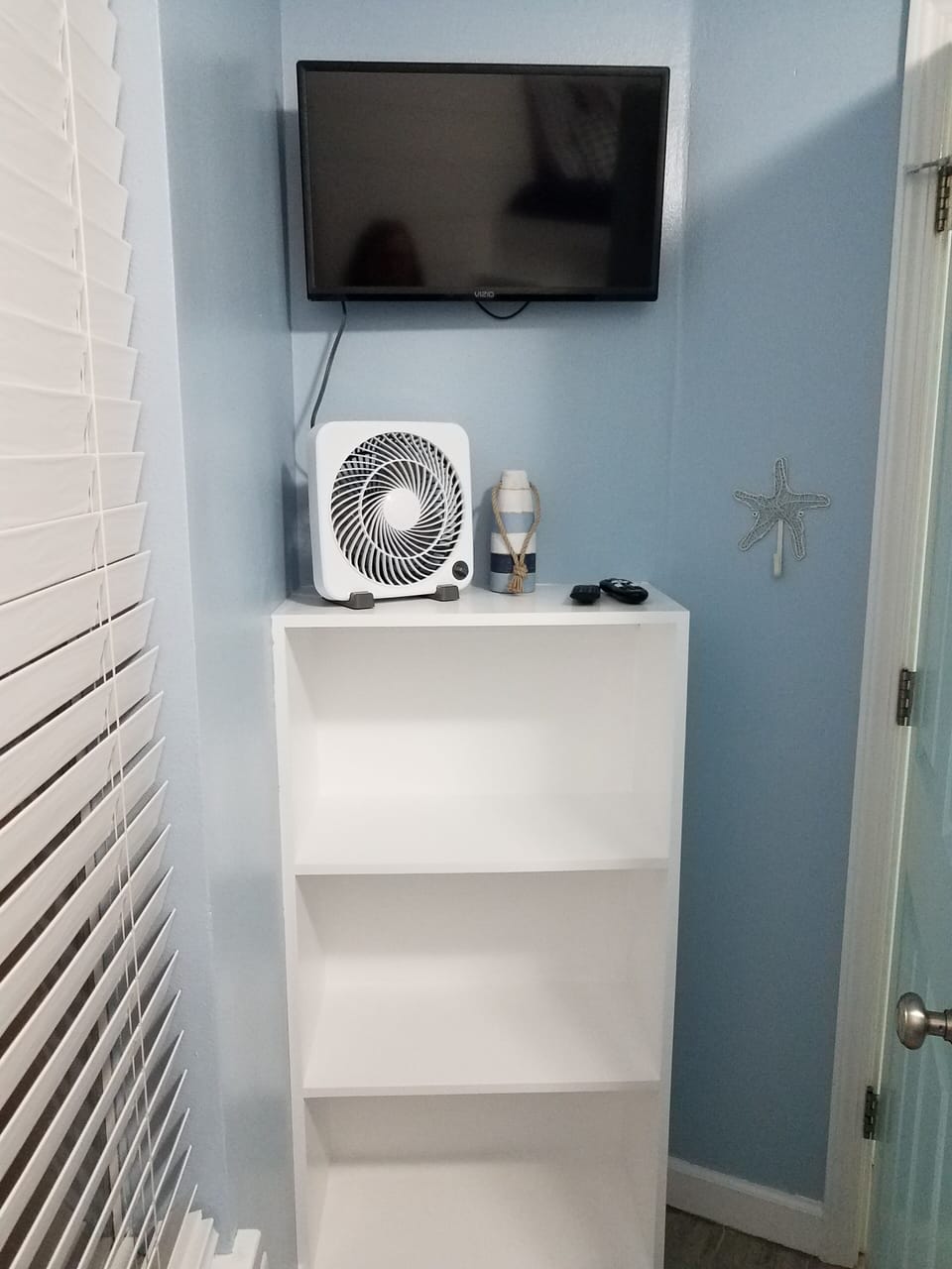 More shelves behind the door