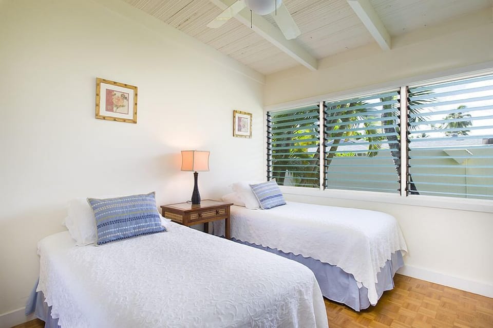 Fourth bedroom with two twin beds