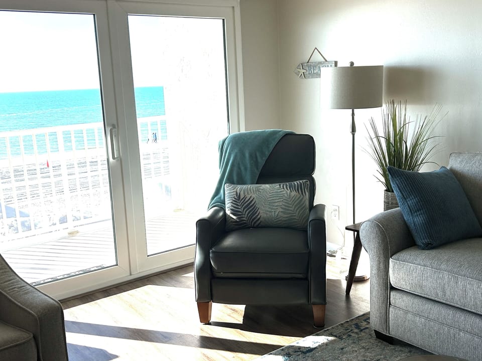 Livingroom/recliner