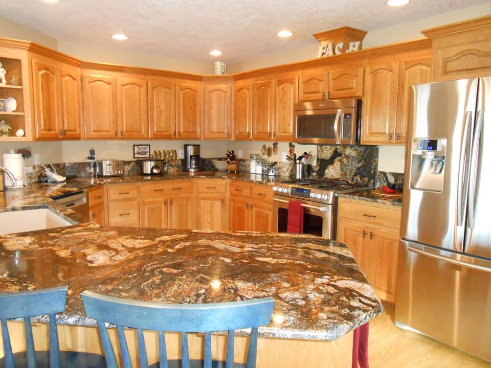 new appliances and granite counter tops 