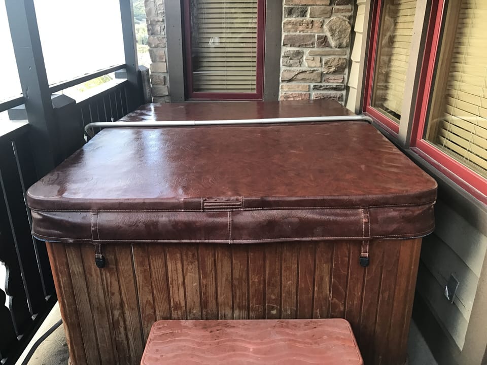 Brand new easy lifter hot tub cover with step to enter hot tub