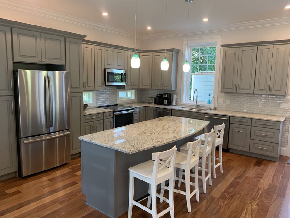 Kitchen w/ large island