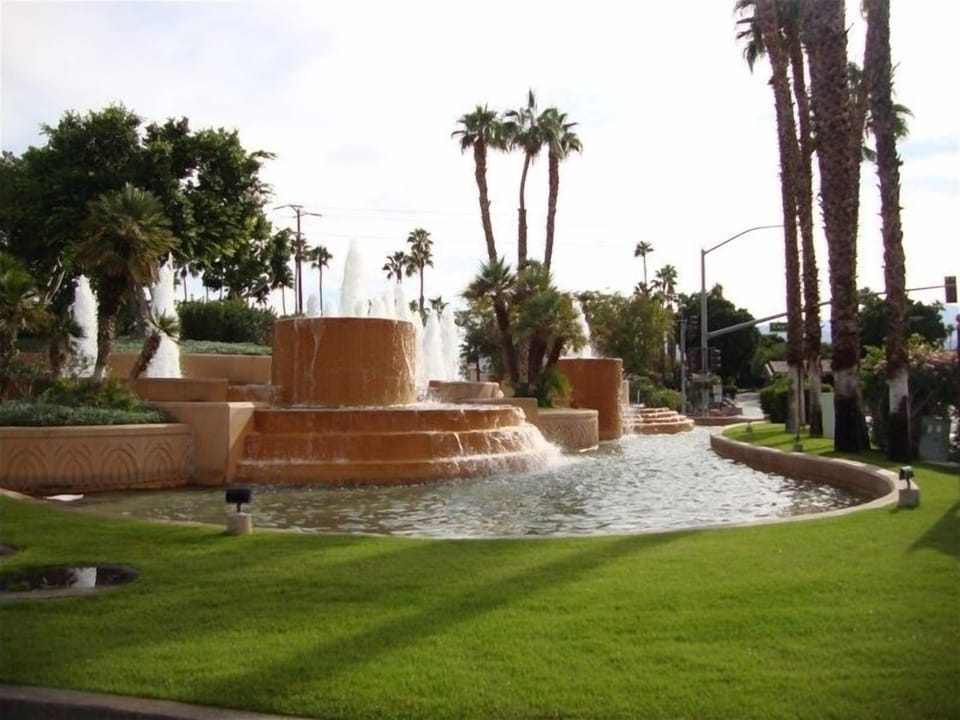 Fountains at Country Club gate into Desert Falls