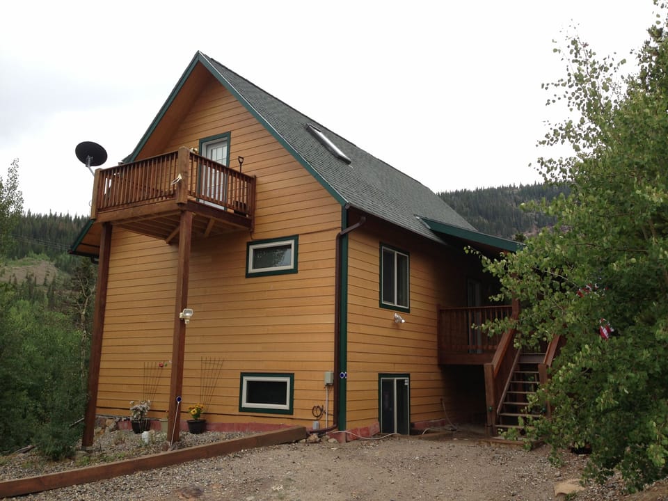 Loft bedroom balcony with view of Mt Silverheels.