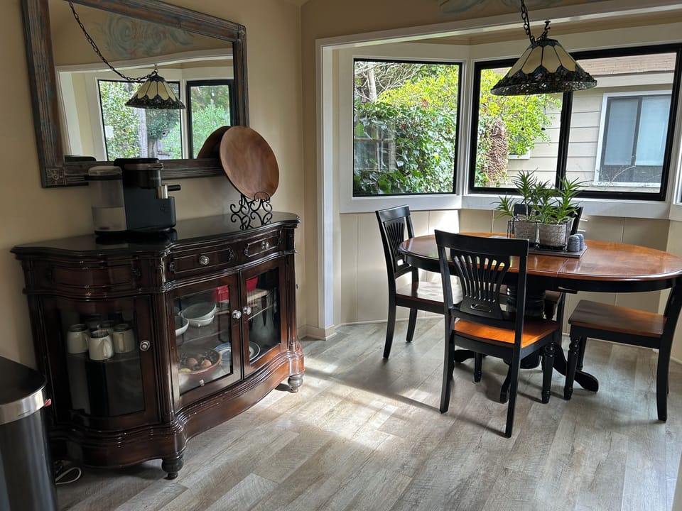 kitchen eating area and coffee bar