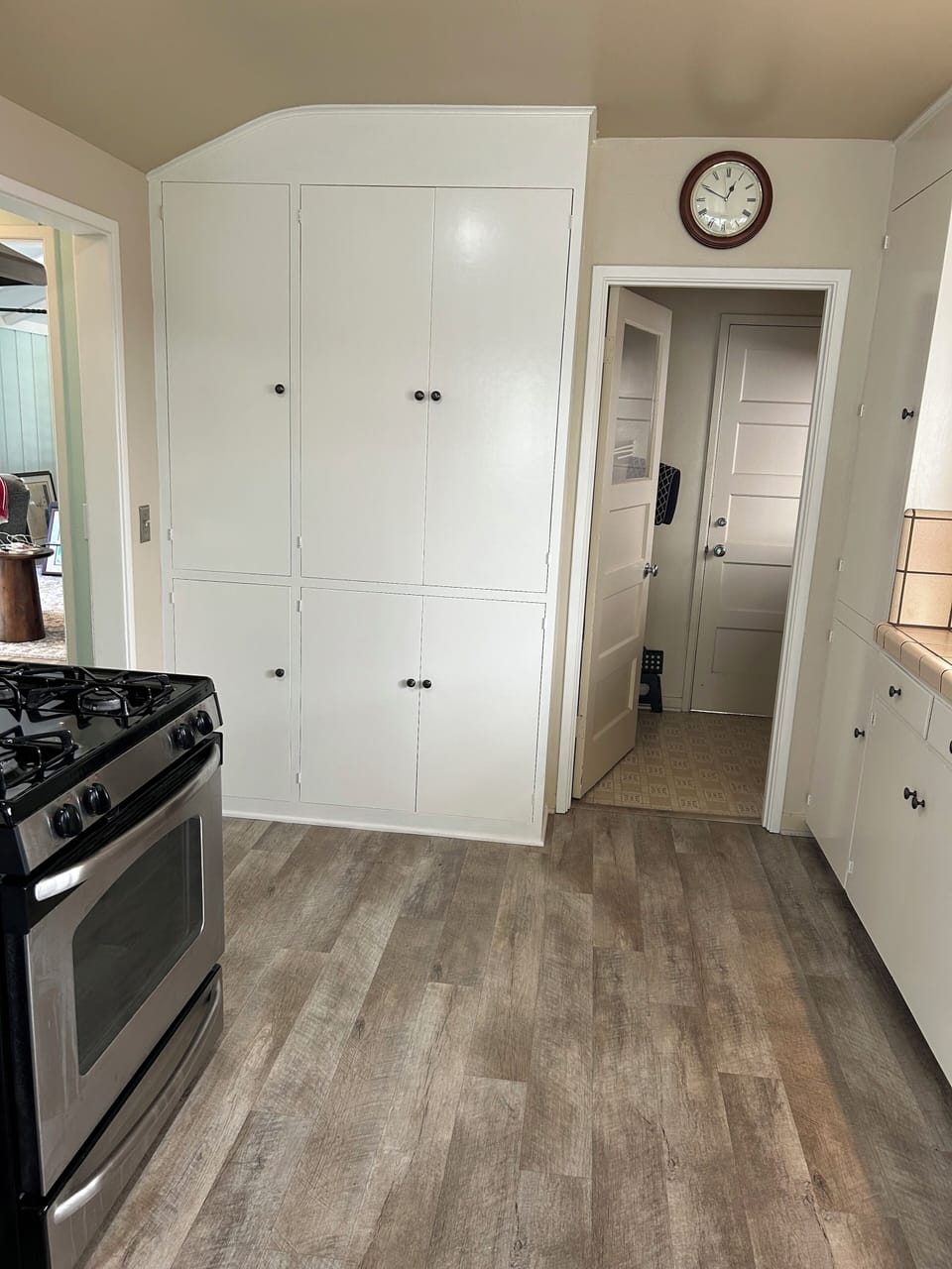 Dishes/Glassware - Door to Garage Laundry