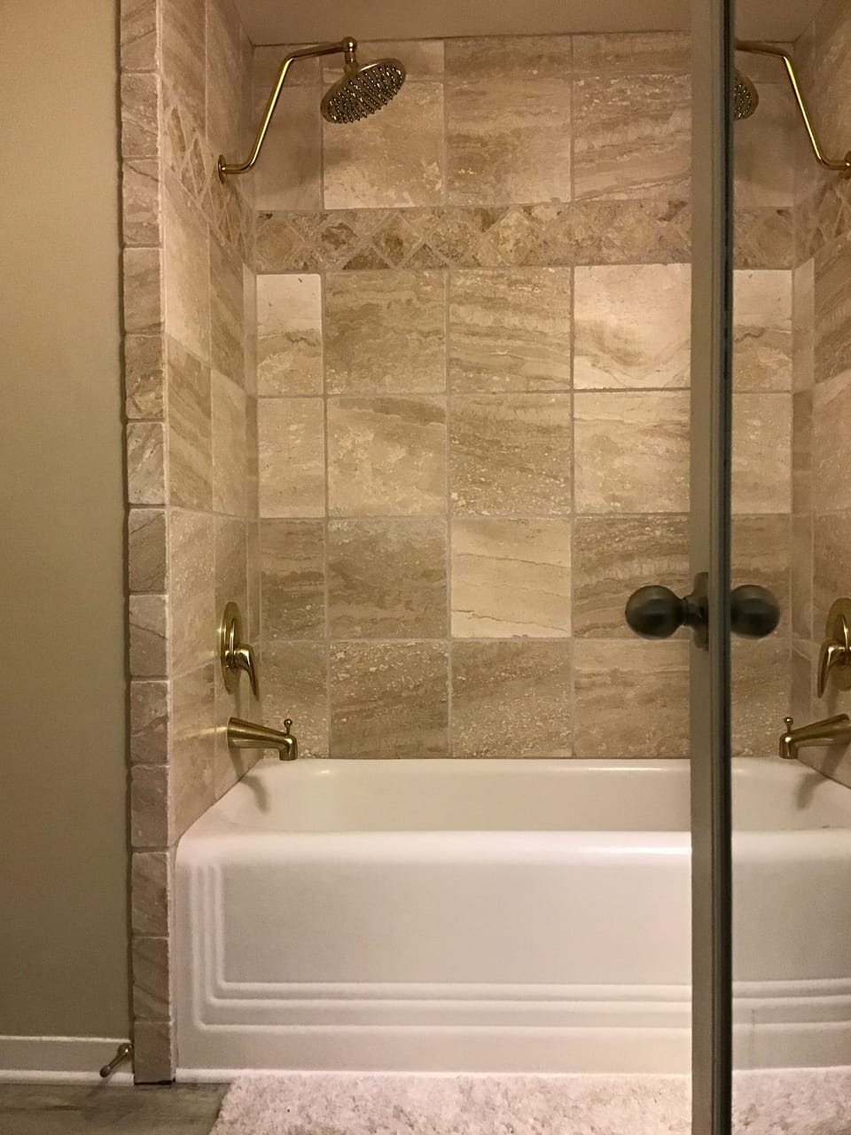 Shower/ Tub master bathroom
