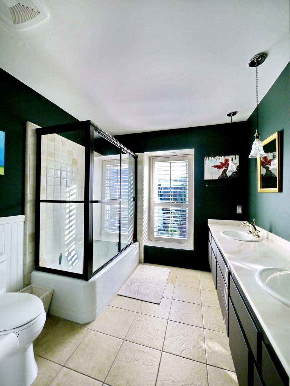 Guest suite's own private bathroom