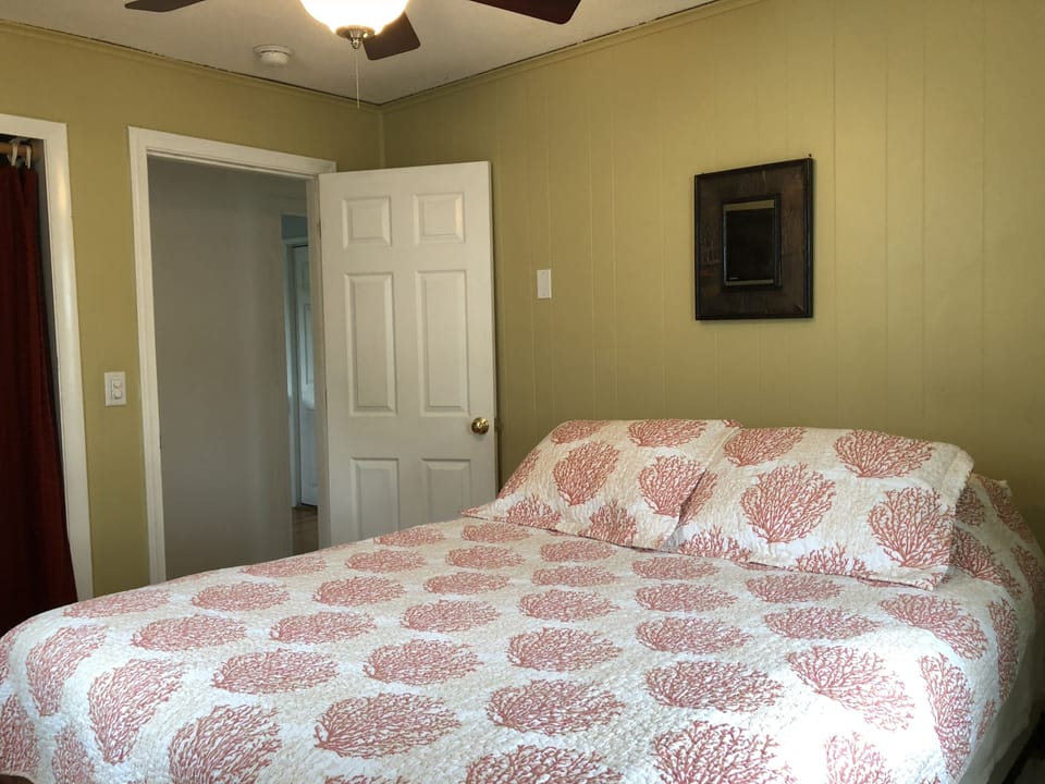 Bedroom 3, alternate view
