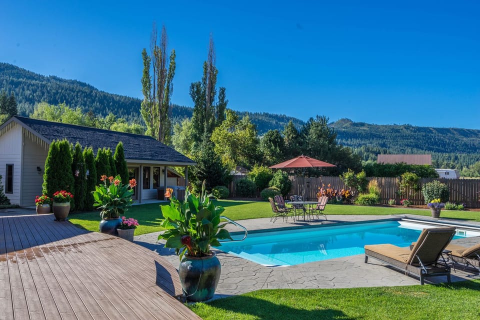 Backyard & Pool
