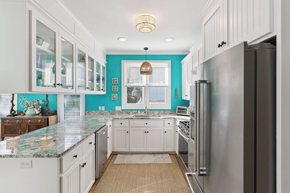 Granite counters, SS appliances