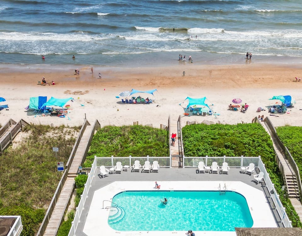 Oceanfront 5 Br / Sleeps 12