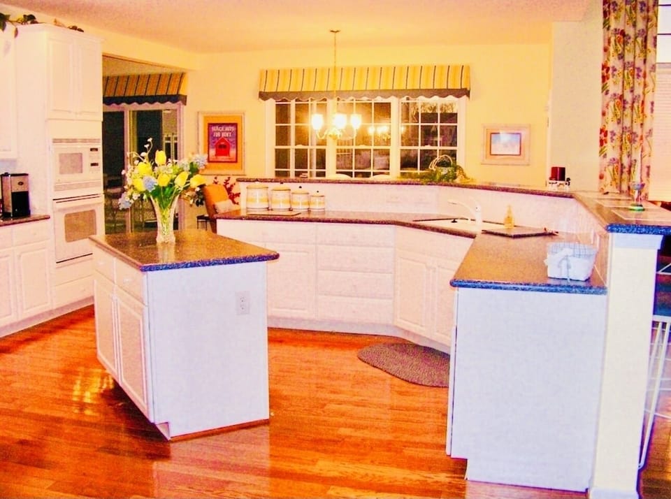Well stocked Gourmet kitchen